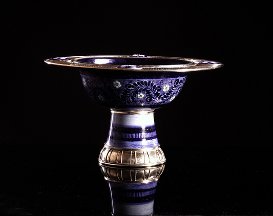 Centro azul con flores